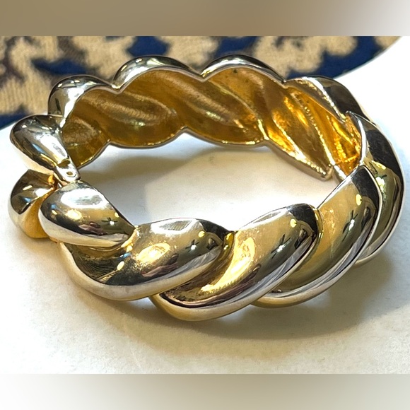 Beautiful MCM Costume Snap Metal Bracelet Cuff - Picture 3 of 5